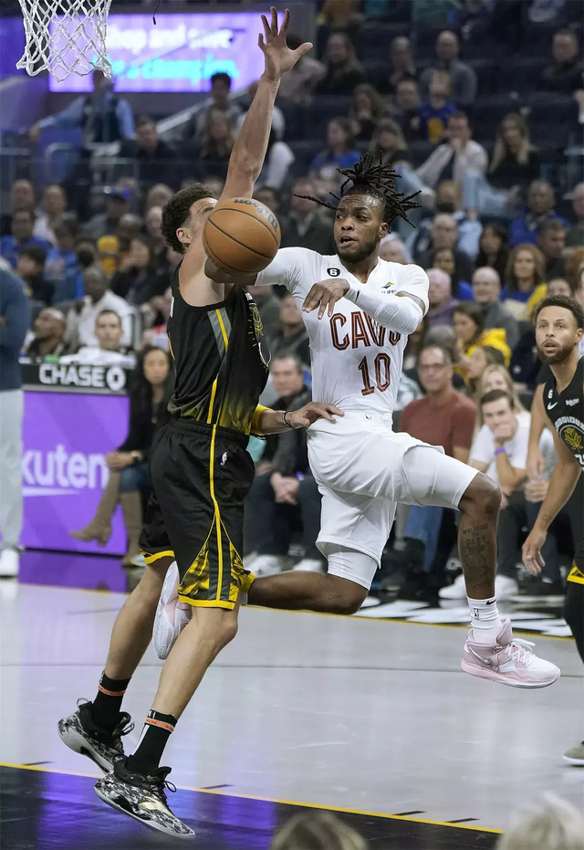 Kaiyun开云中国官网-包含从库里在加拿大队比赛中连败到萨克拉门托国王围绕意甲回应争议，风云突变上海申花加时末段单刀错失的词条